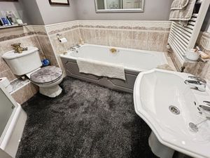 En-suite bathroom- click for photo gallery